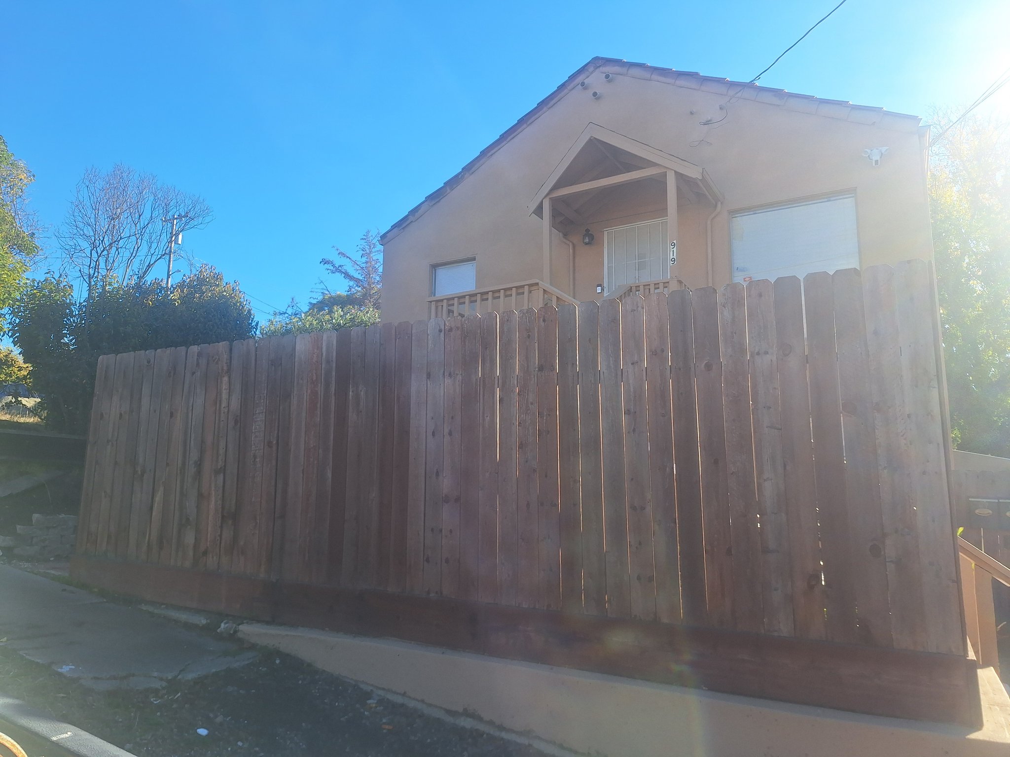 Rodeo House: 919 Mariposa Ave
