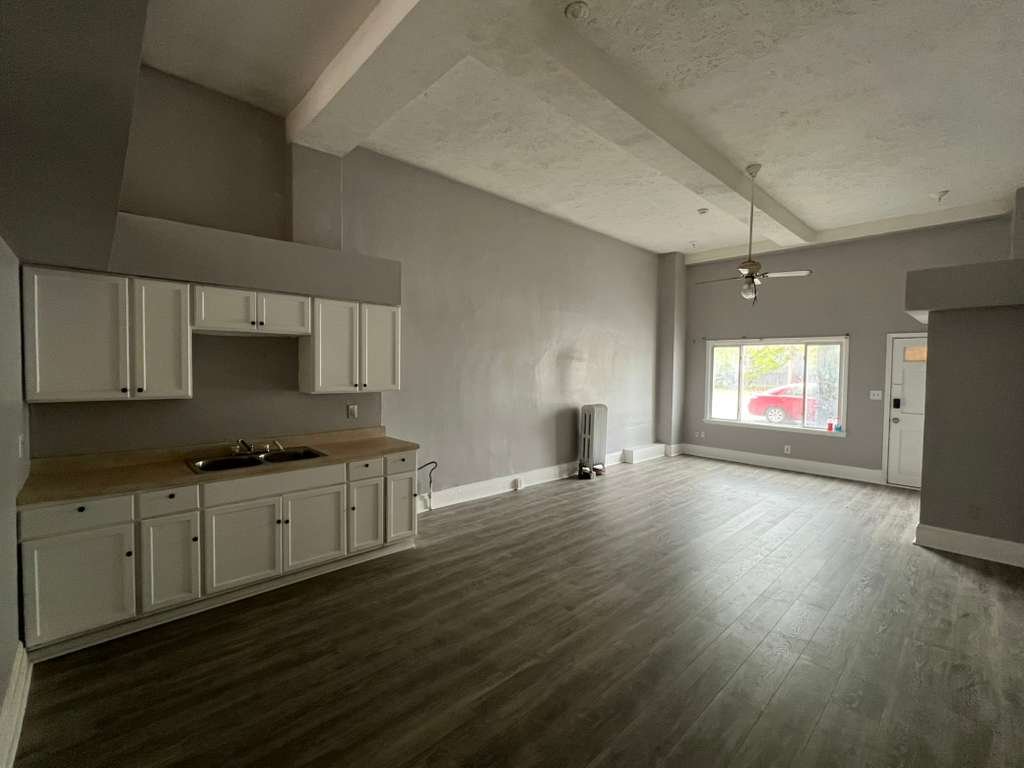 cleveland Apartment: 14628 Lakeshore Blvd Cleveland, OH 44110