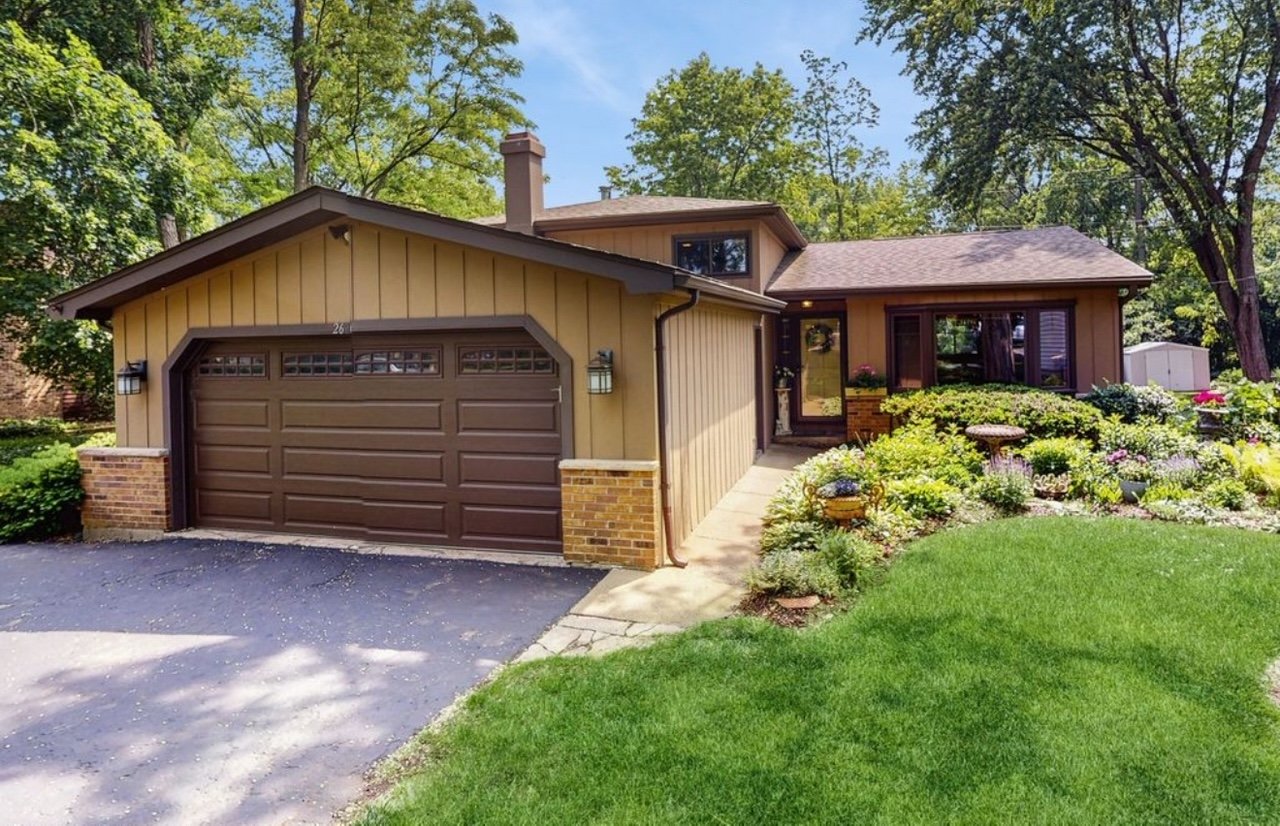 Wheaton House: 26w029 Hazel Ln