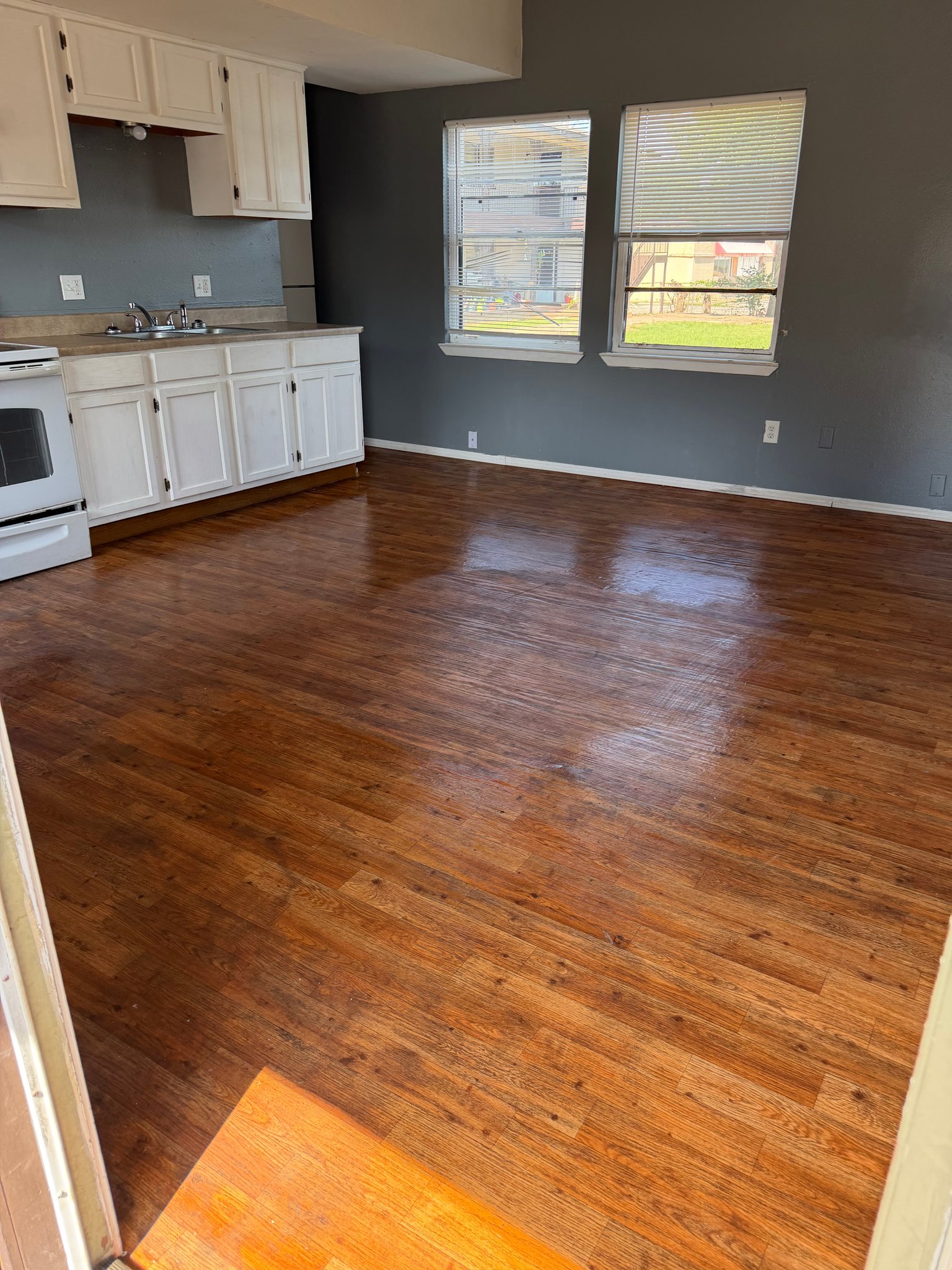 Paris Apartment: 750 bonham st