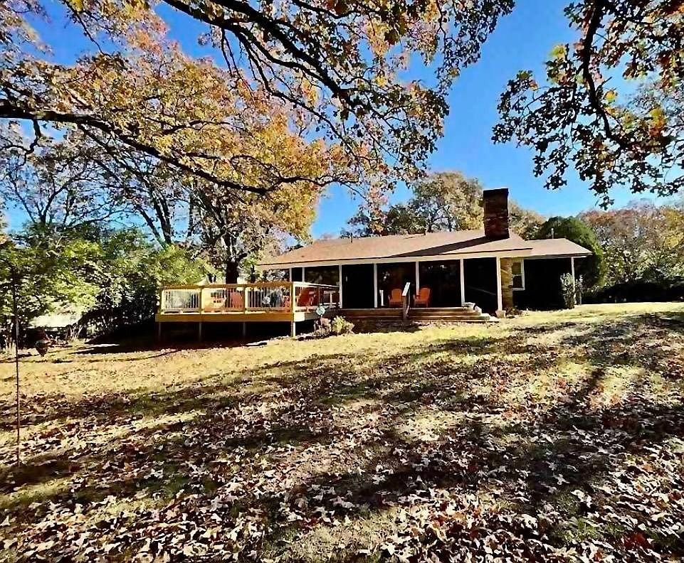 Fayetteville House: 1655 N Broadview Dr