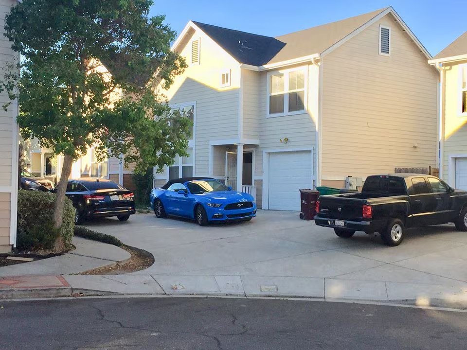 Oakland House: 2456 Palmvilla Court