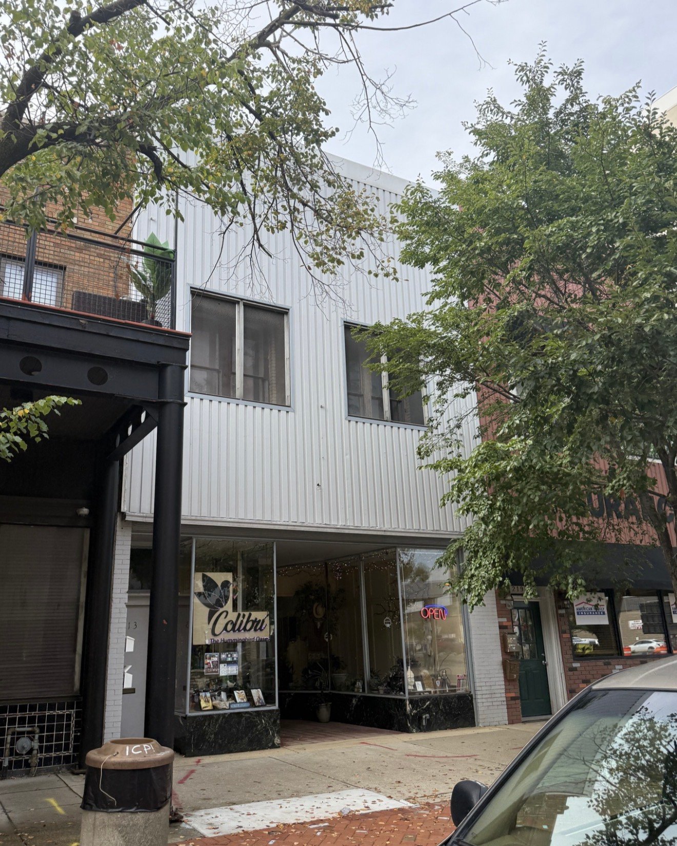 Joliet Apartment: 213 N Chicago St