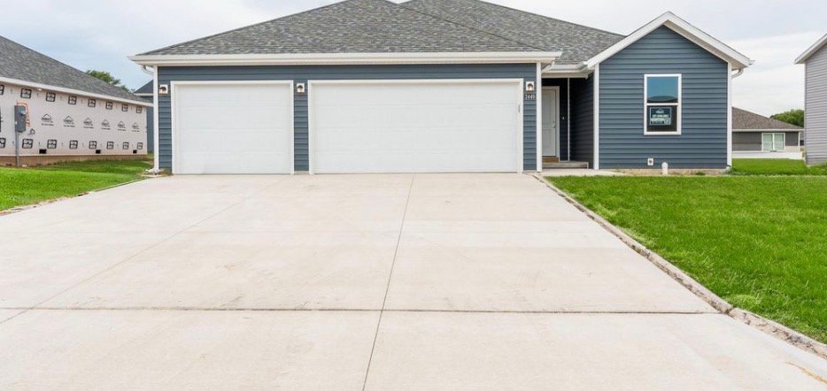 Republic House: 2449 E Spaniel Street