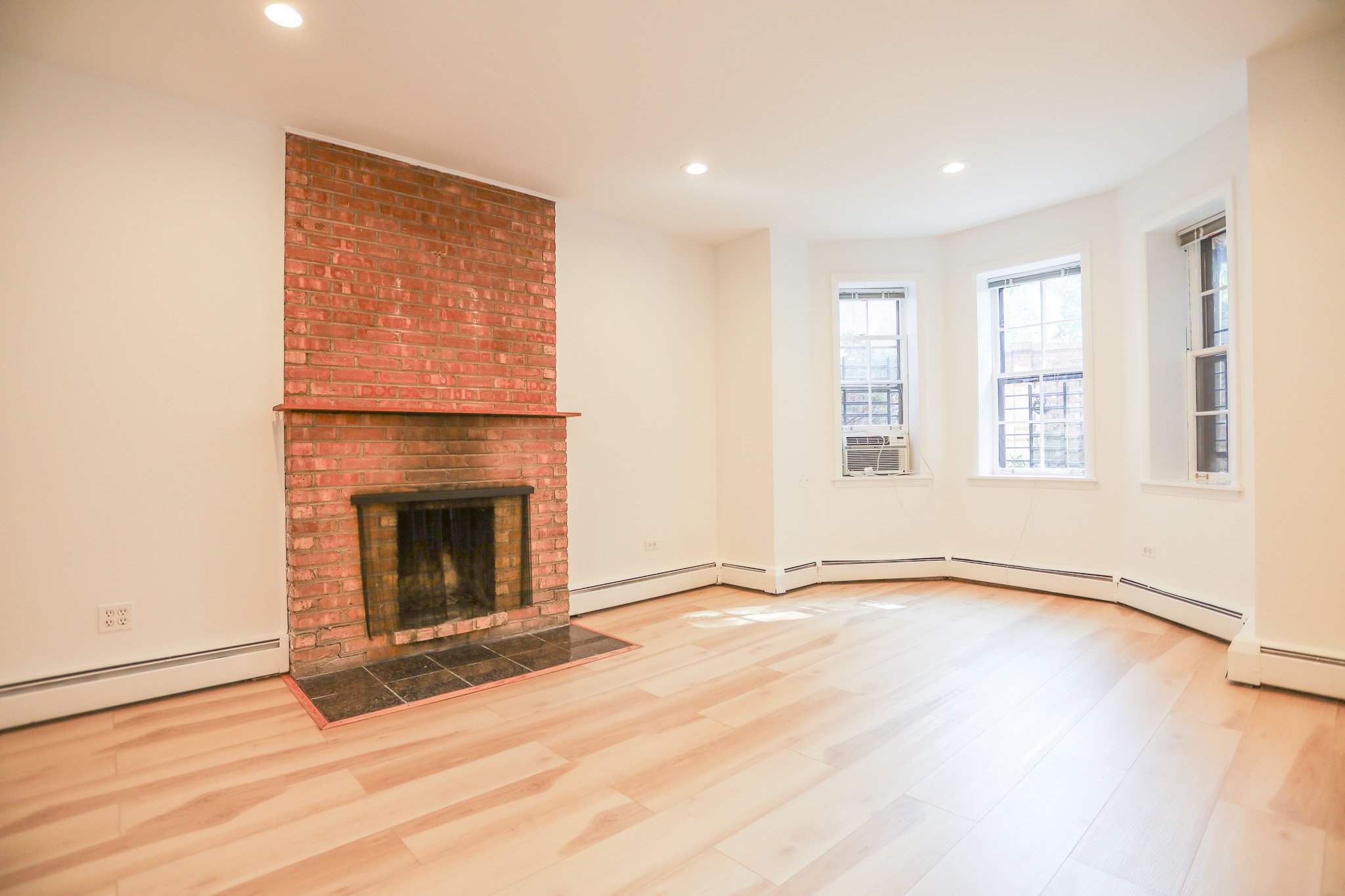 Chicago Apartment: 168 Menomonee