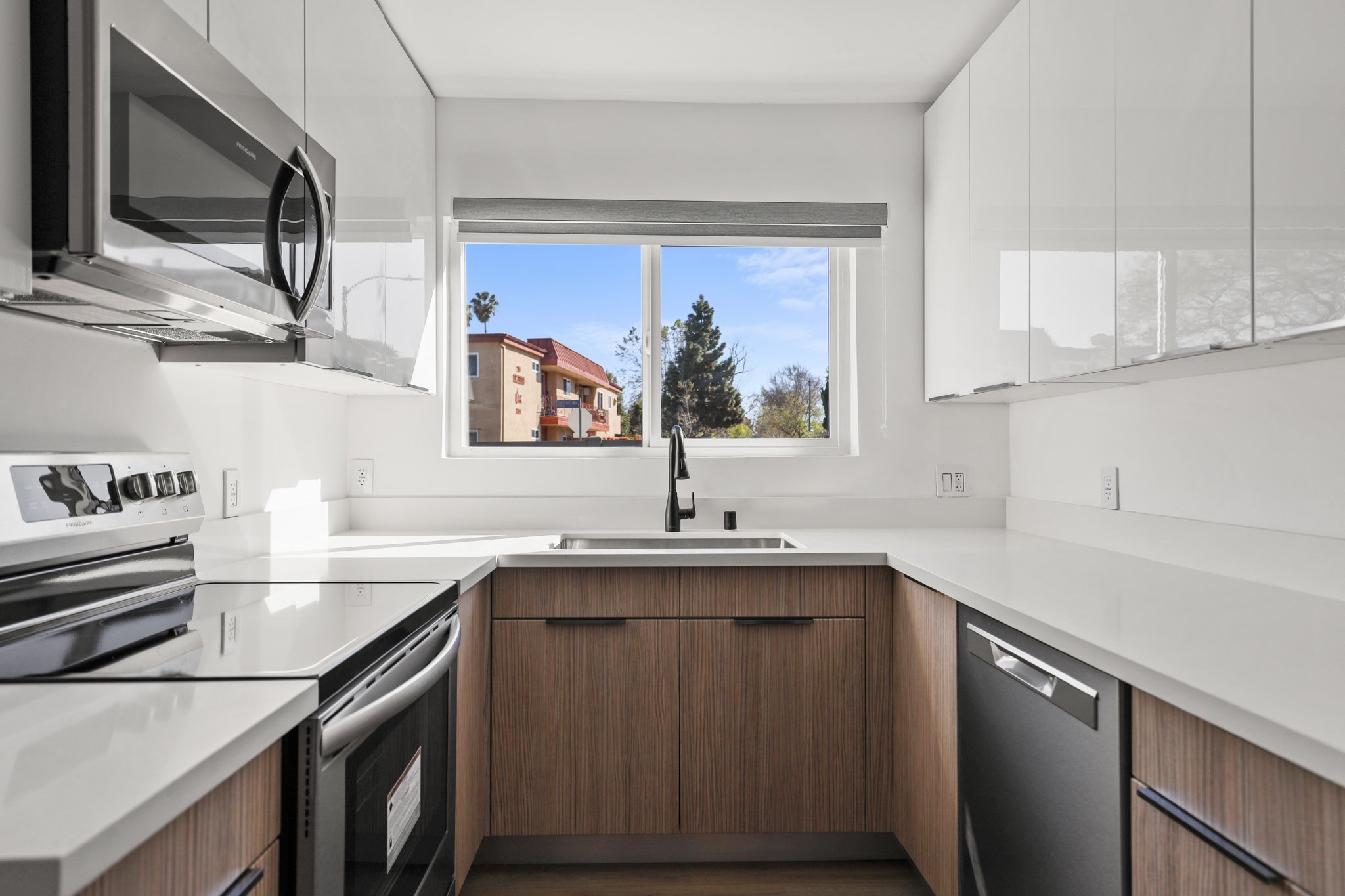 Los Angeles Apartment: 8777 Cadillac Ave