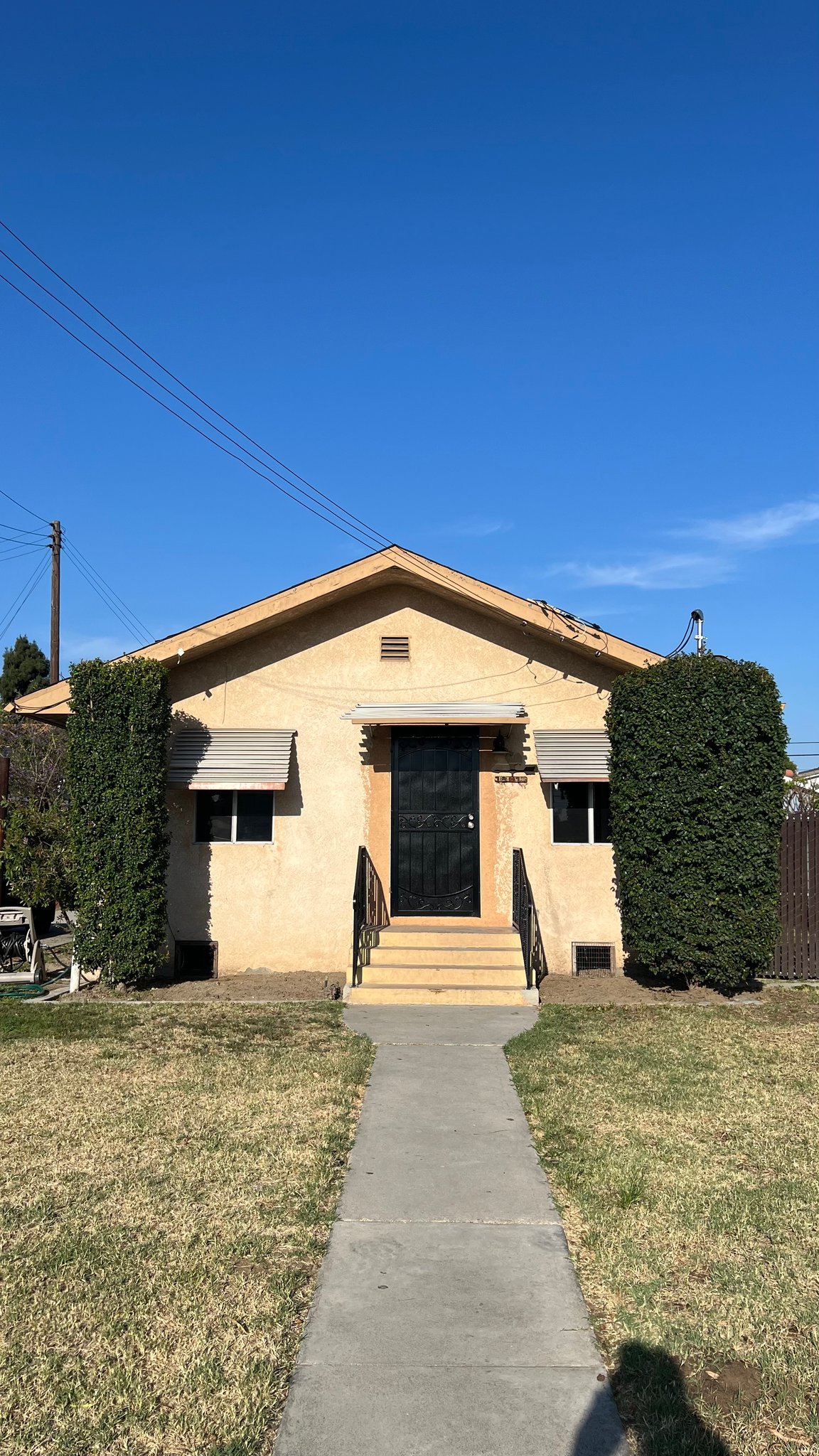 Paramount House: 16616 Paramount Avenue