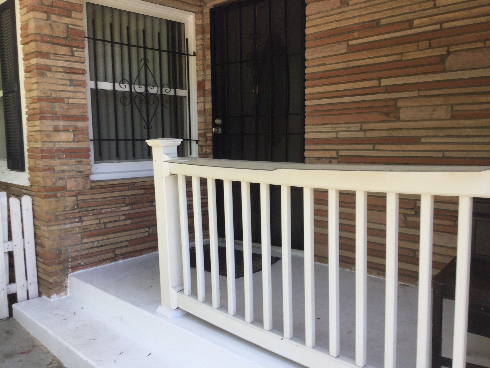 Canoga Park House: 20957 Community St