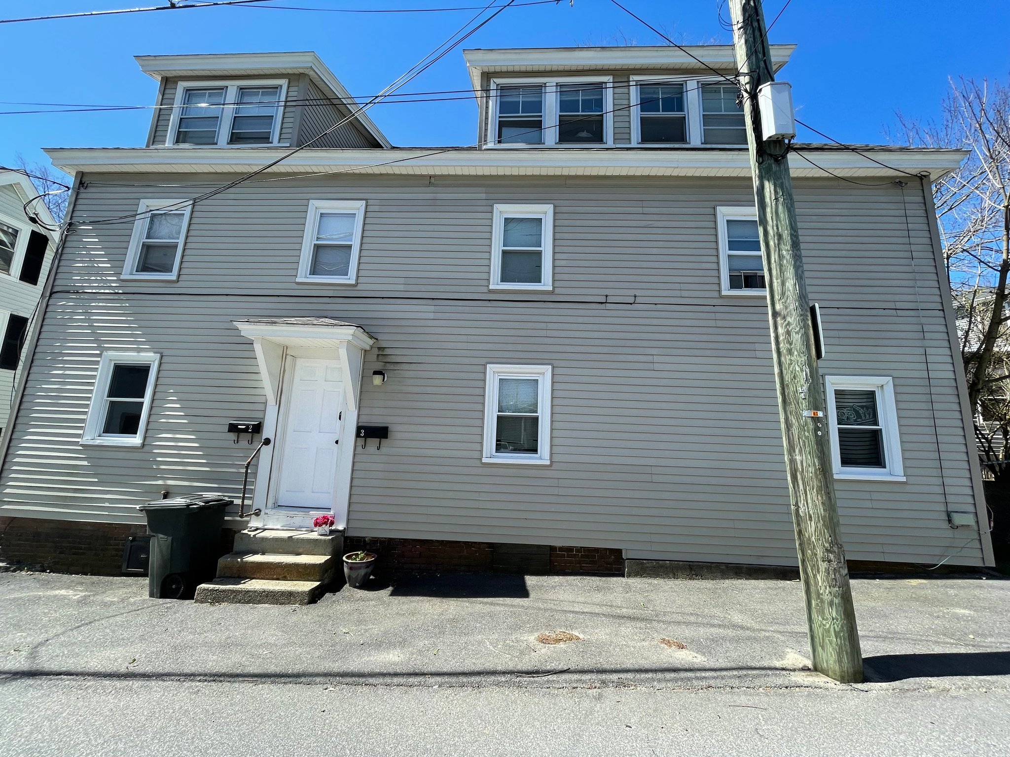 Newmarket Apartment: 29 Central St