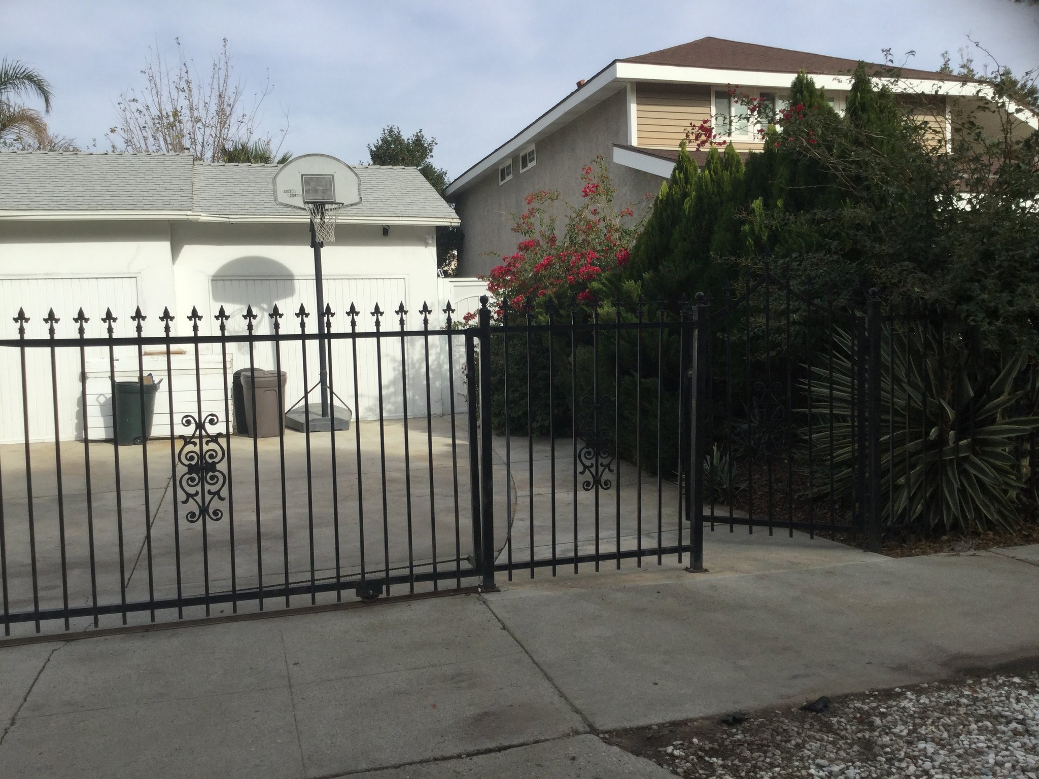 Canoga Park Single Room: 20957 Community St