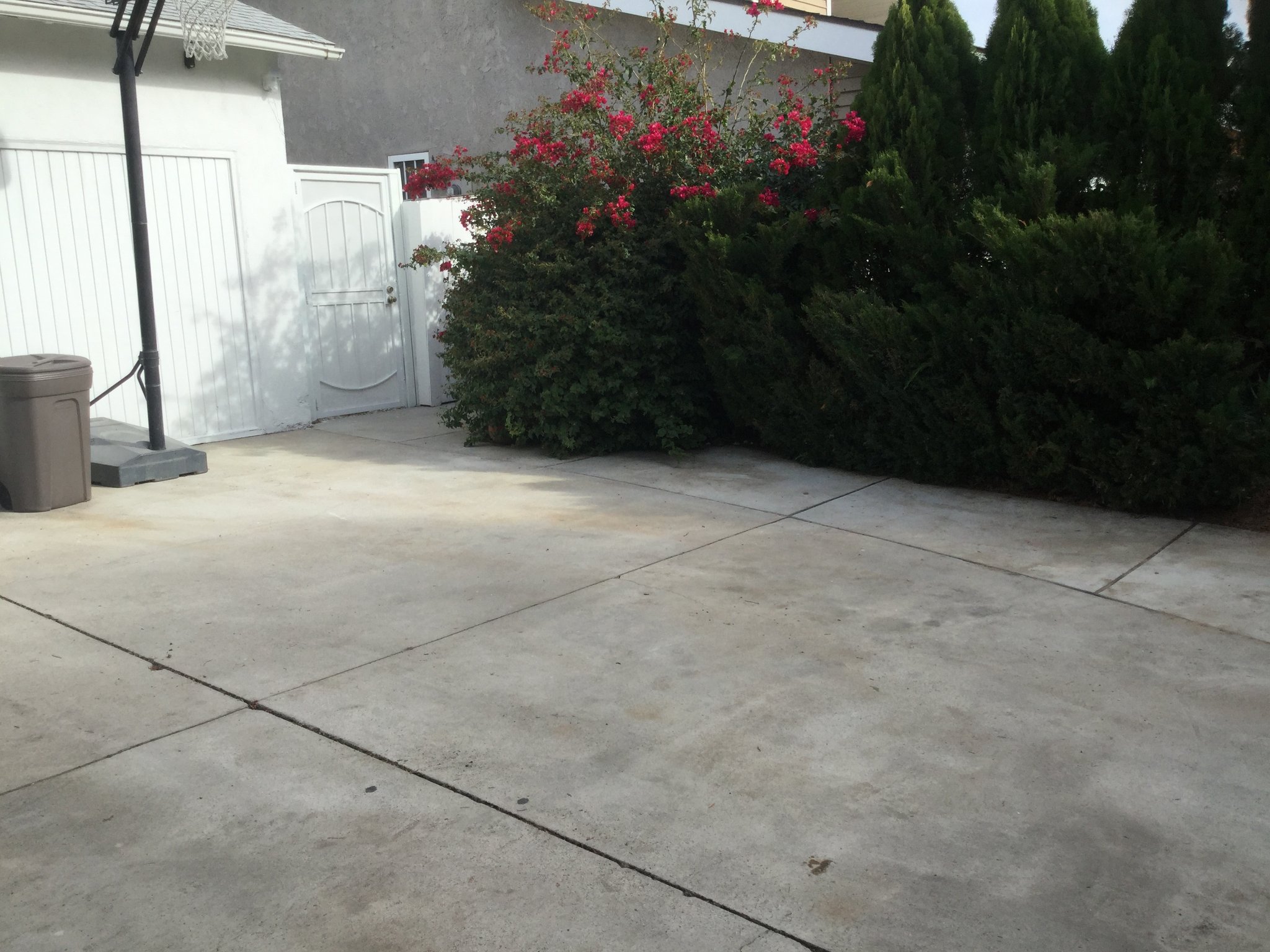Canoga Park House: 20957 Community St