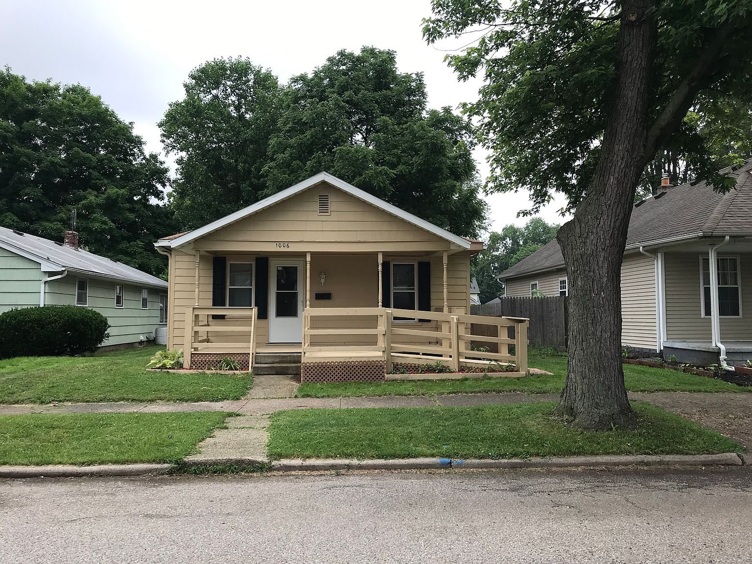 South Bend House: 1006 S 35th St