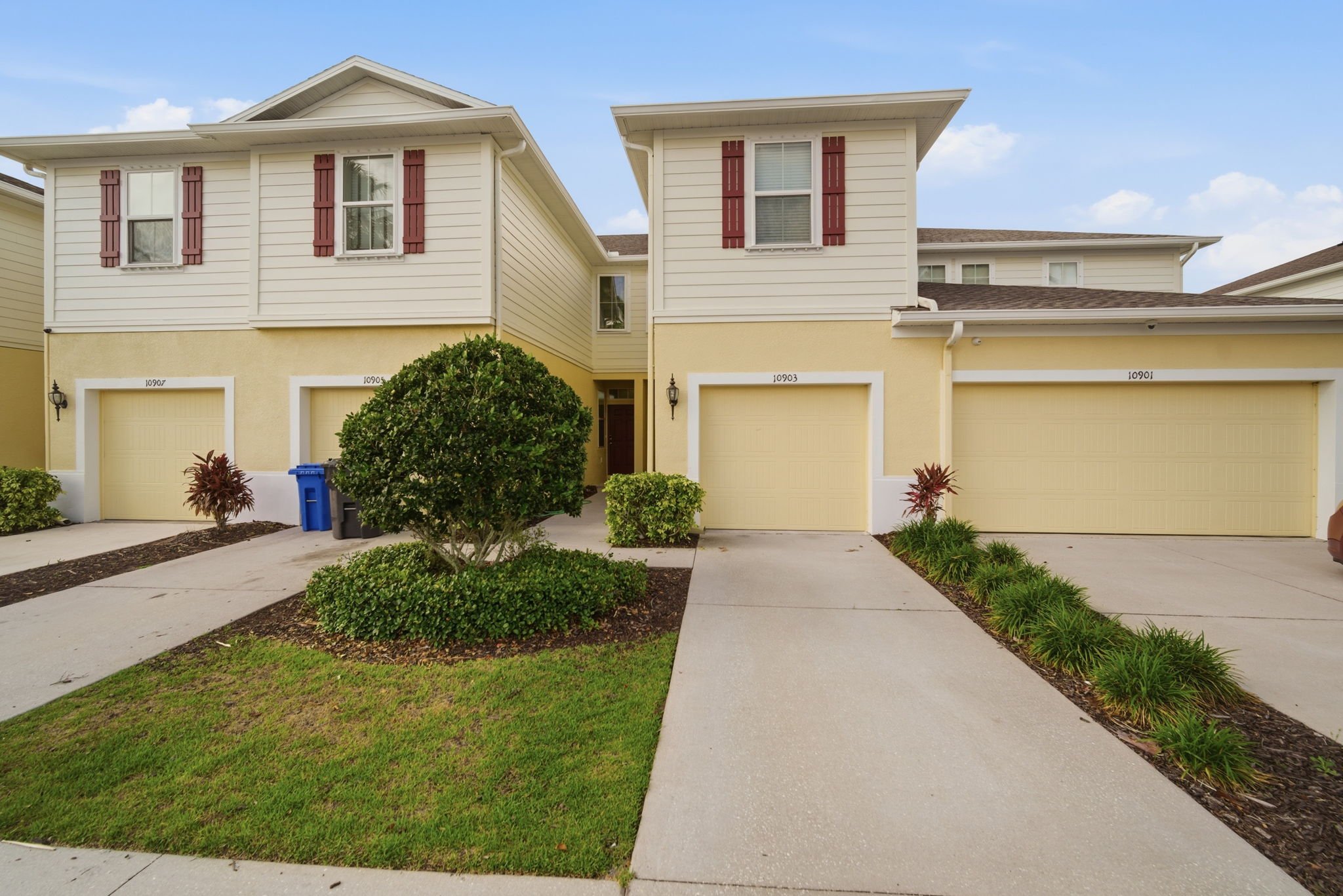 Riverview Townhome: 10903 Verawood