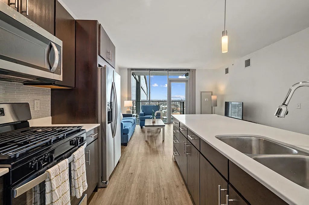 Chicago Condo: 3750 N Halsted St
