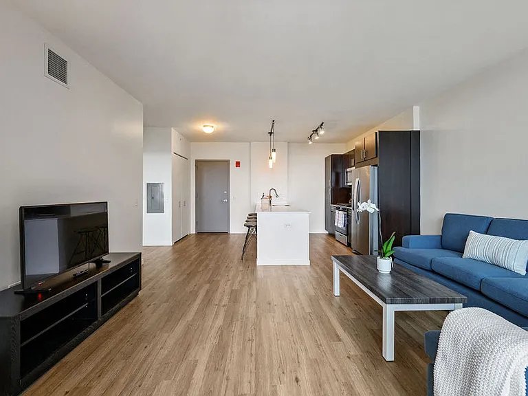 Chicago Condo: 3750 N Halsted St