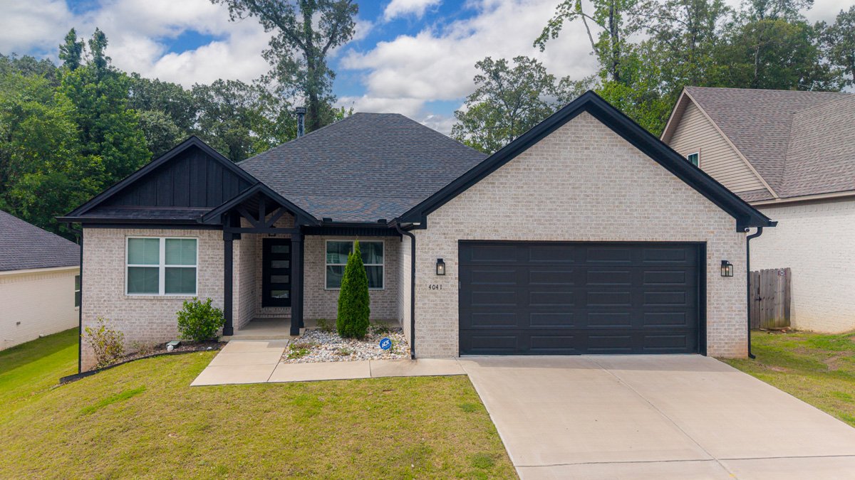 BENTON House: 4041 ELIZABETH CT