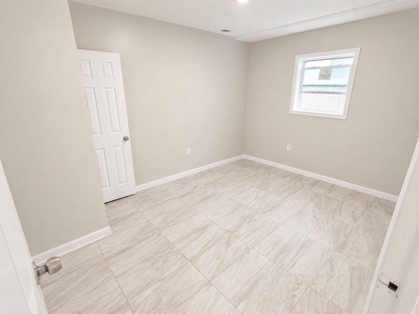 Newark Condo: 132 Fabyan Pl