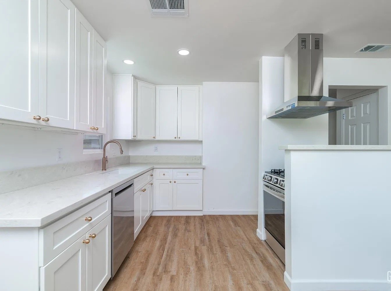 Bakersfield House: 2907 Truxtun Ave