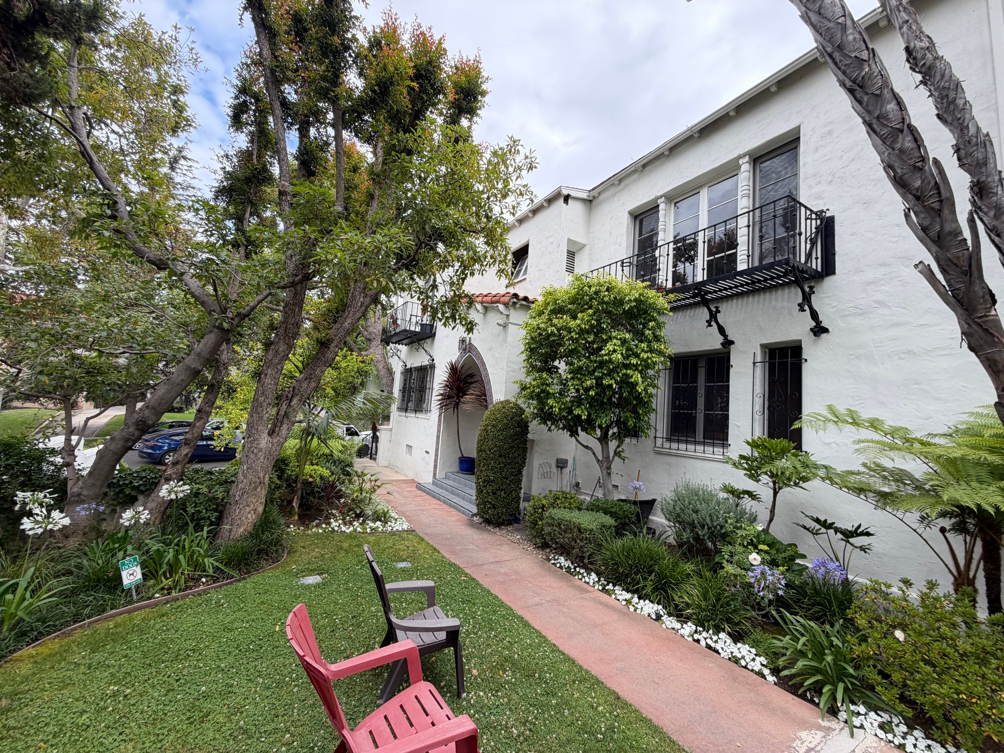 Los Angeles Apartment: 622 N Plymouth Blvd
