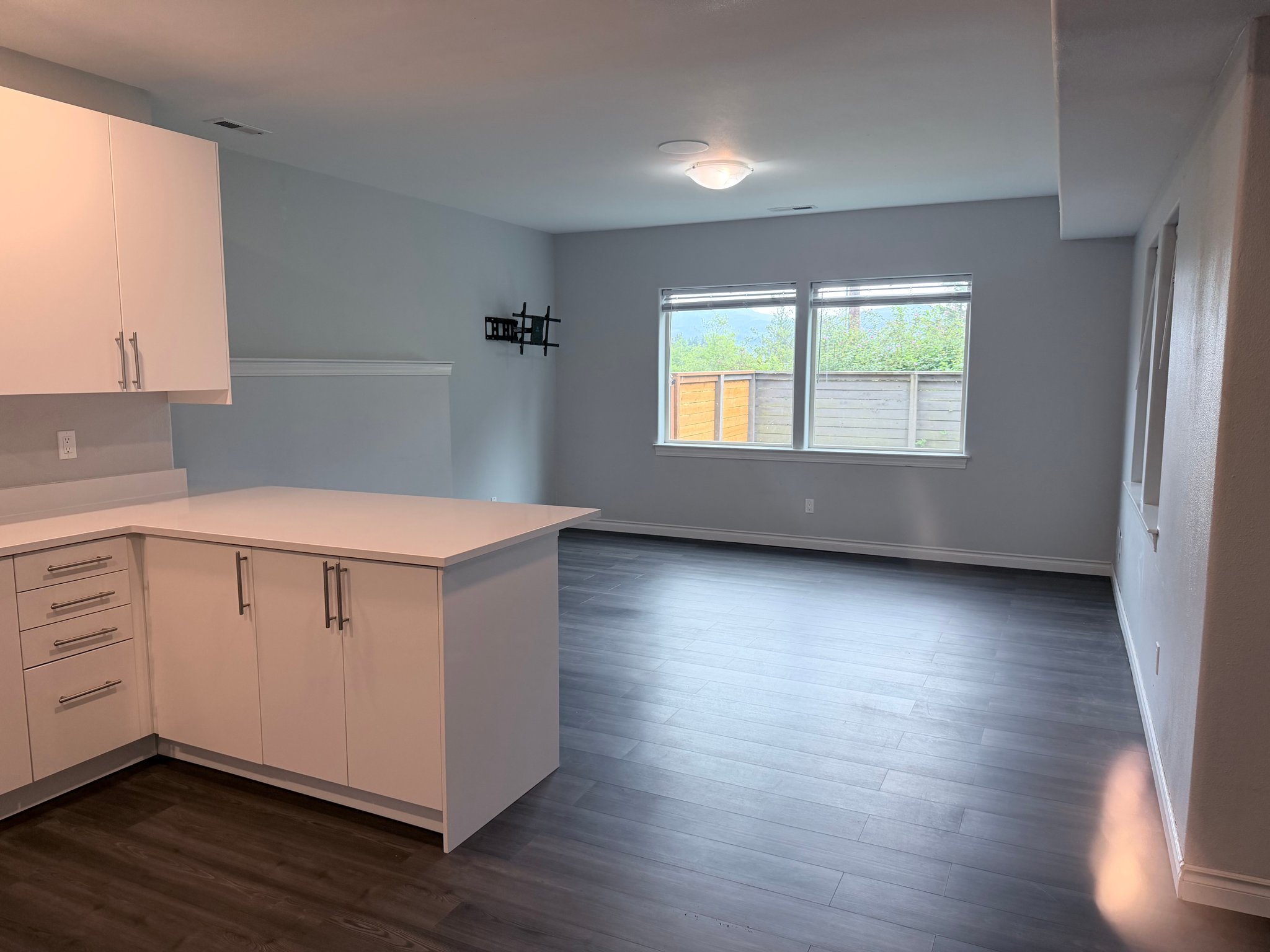 Bellingham Apartment: 4713 E OREGON ST