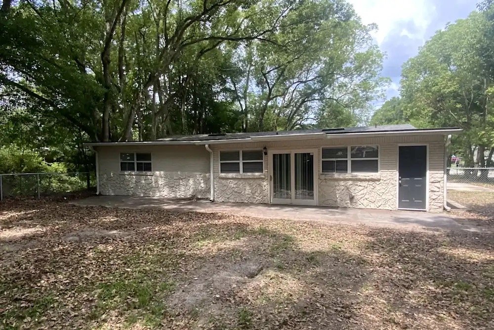 Jacksonville House: 4463 Melvin Cir E