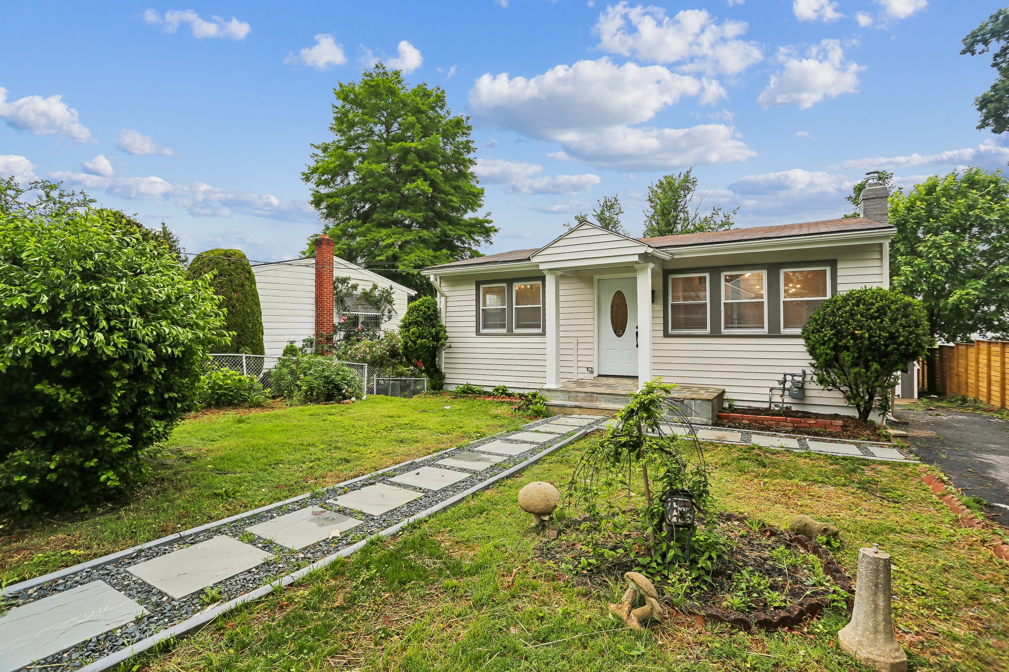 Rockville House: 203 Woodland rd