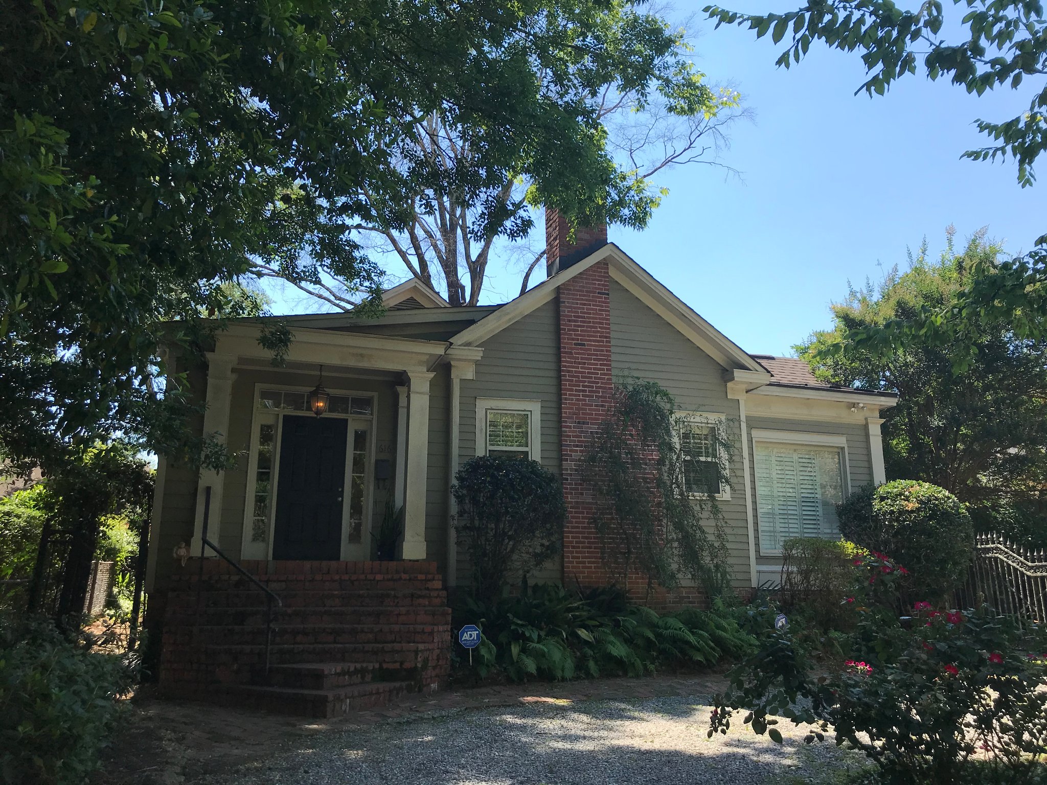 Montgomery House: 616 Cloverdale Rd