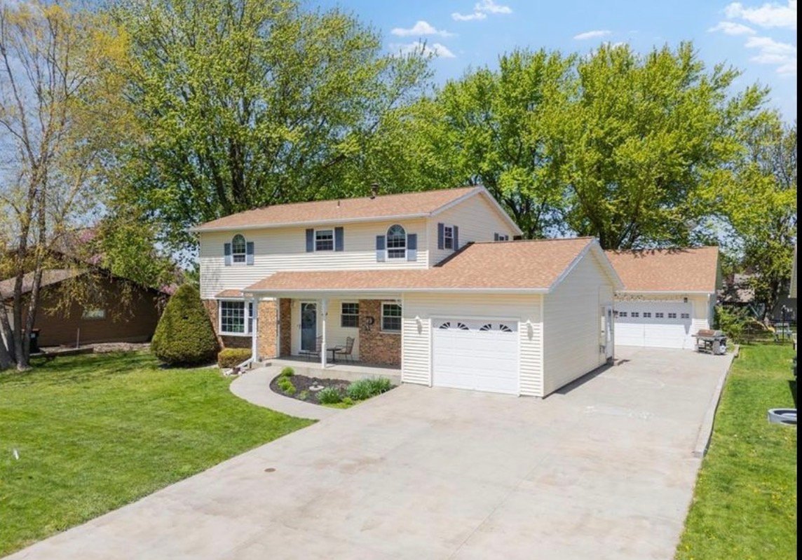 Eyota House: 319 7th St SW