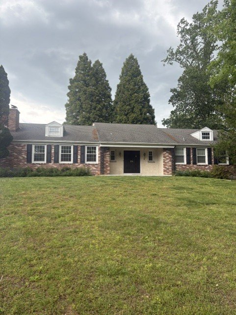 Bryn Mawr House: 804 Colony Road