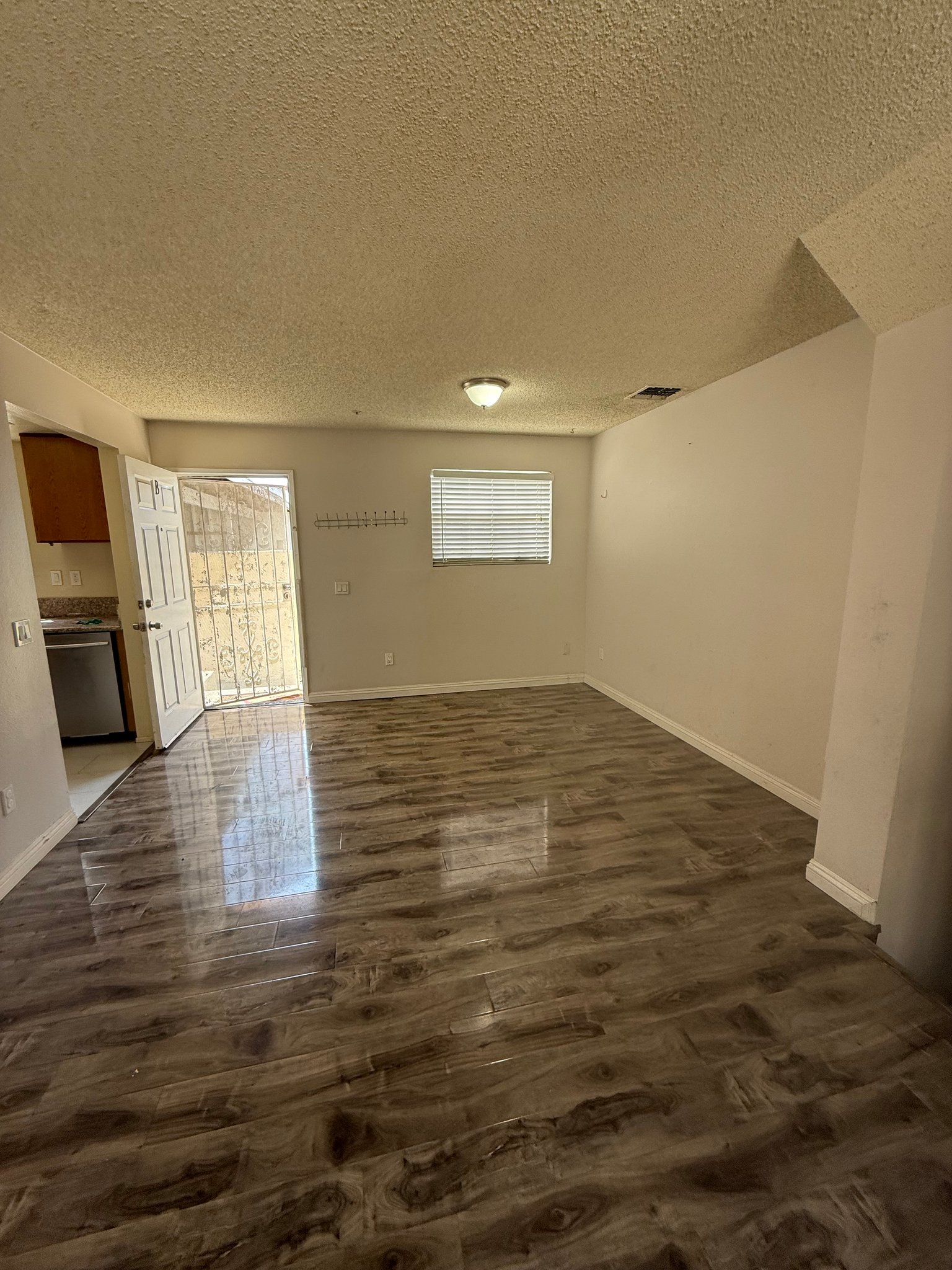 Roesmead Condo: 2468 New Ave