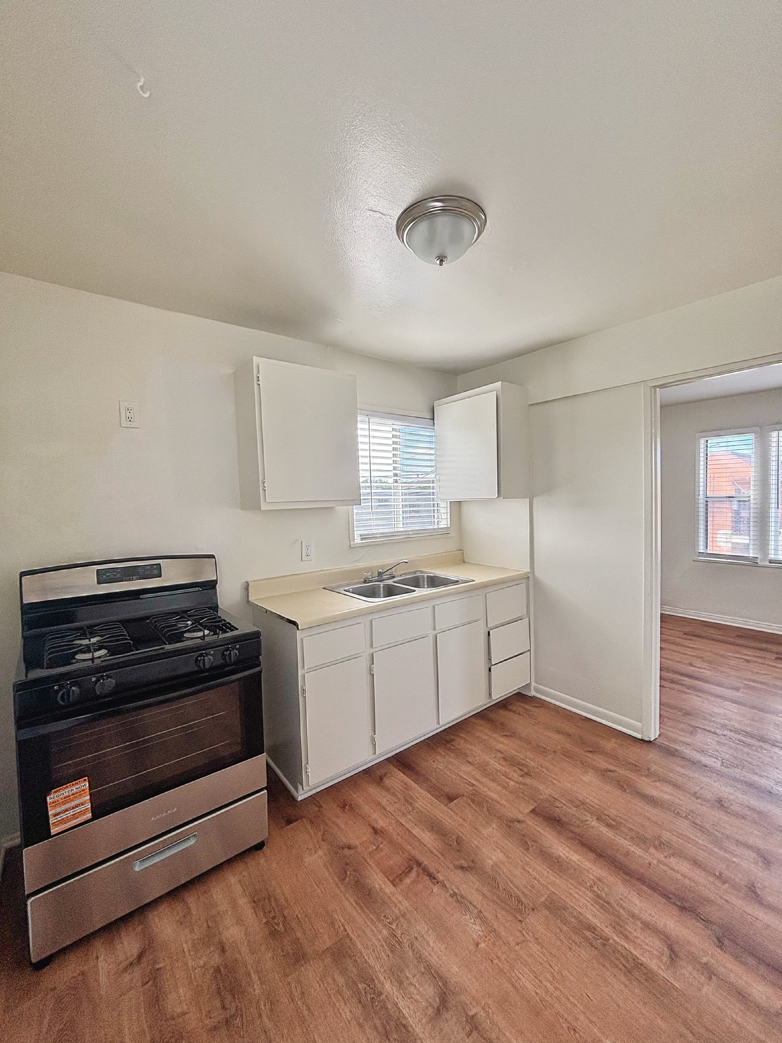 Long Beach Apartment: 1122 Cherry Ave
