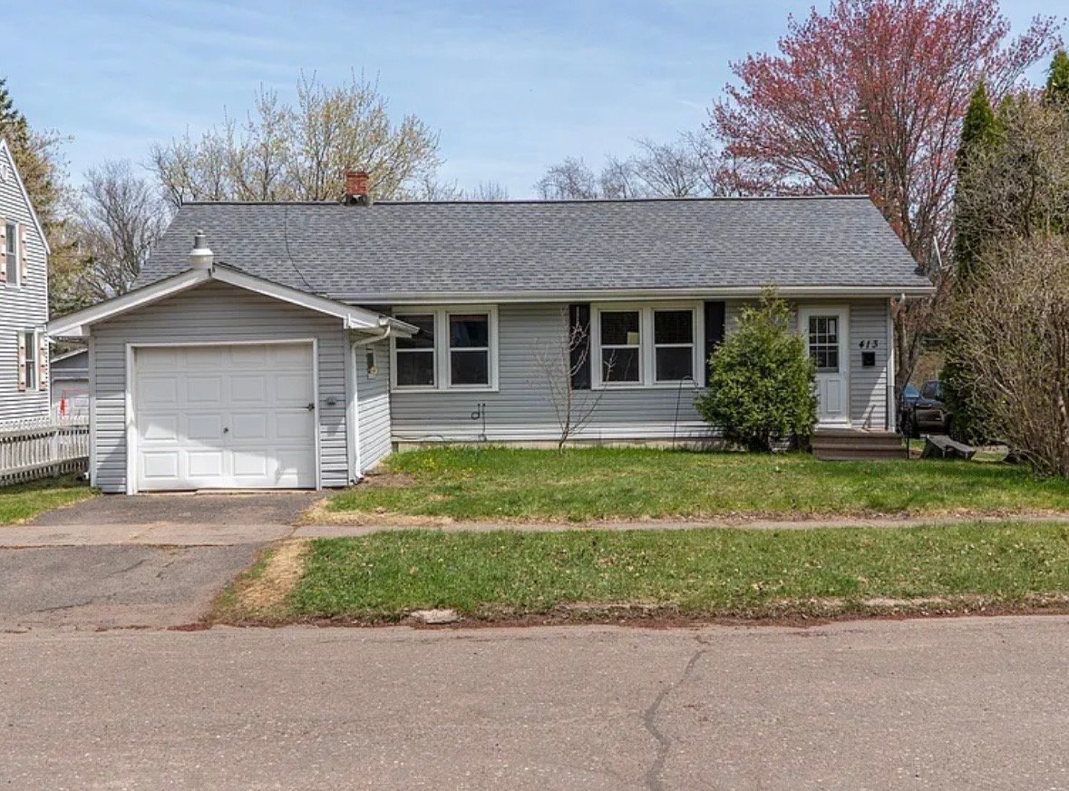 Cloquet House: 413 Carlton Ave W