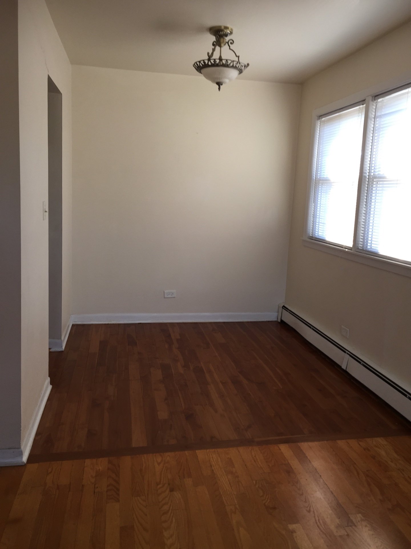 Evanston Apartment: 156 Asbury Ave #8