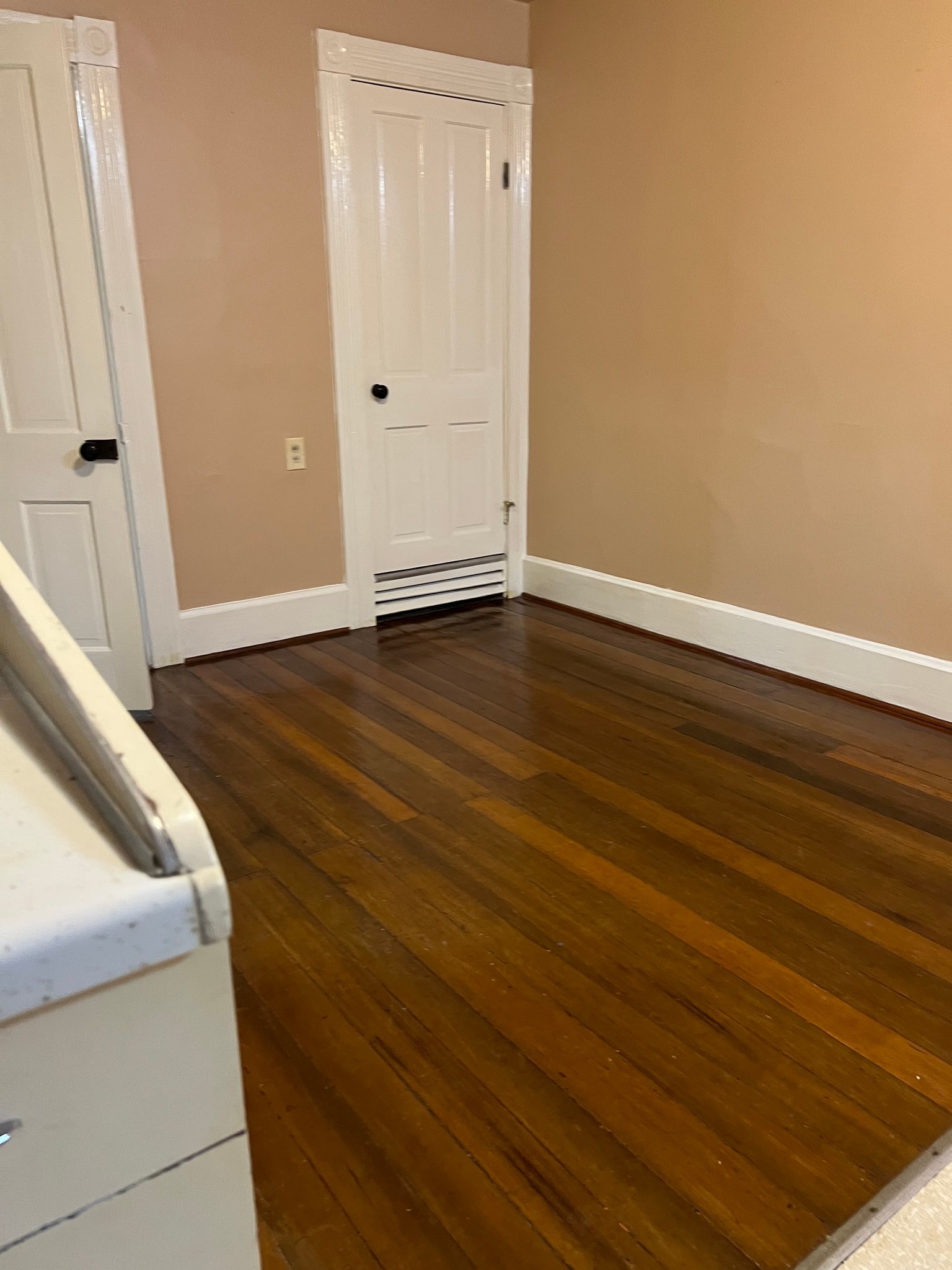 Winchester Apartment: 362 S Main St