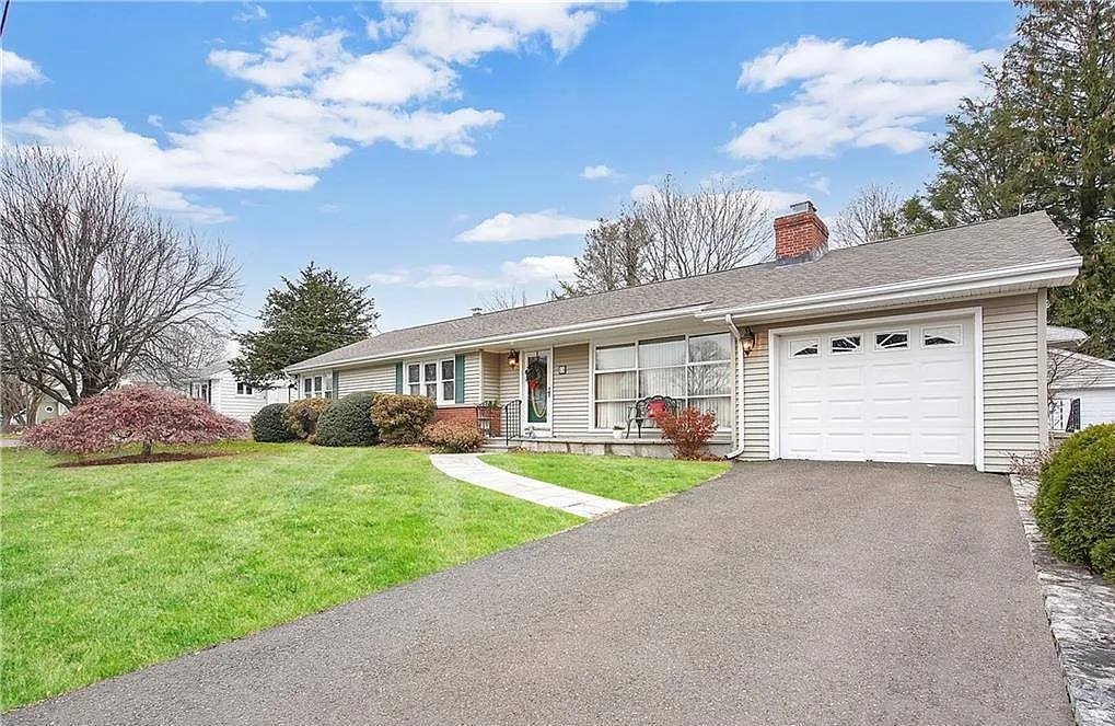 Shelton House: 15 Milne Ave