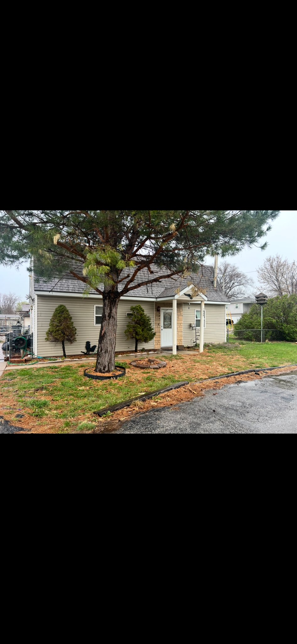Council Bluffs House: 1025 S 34th St