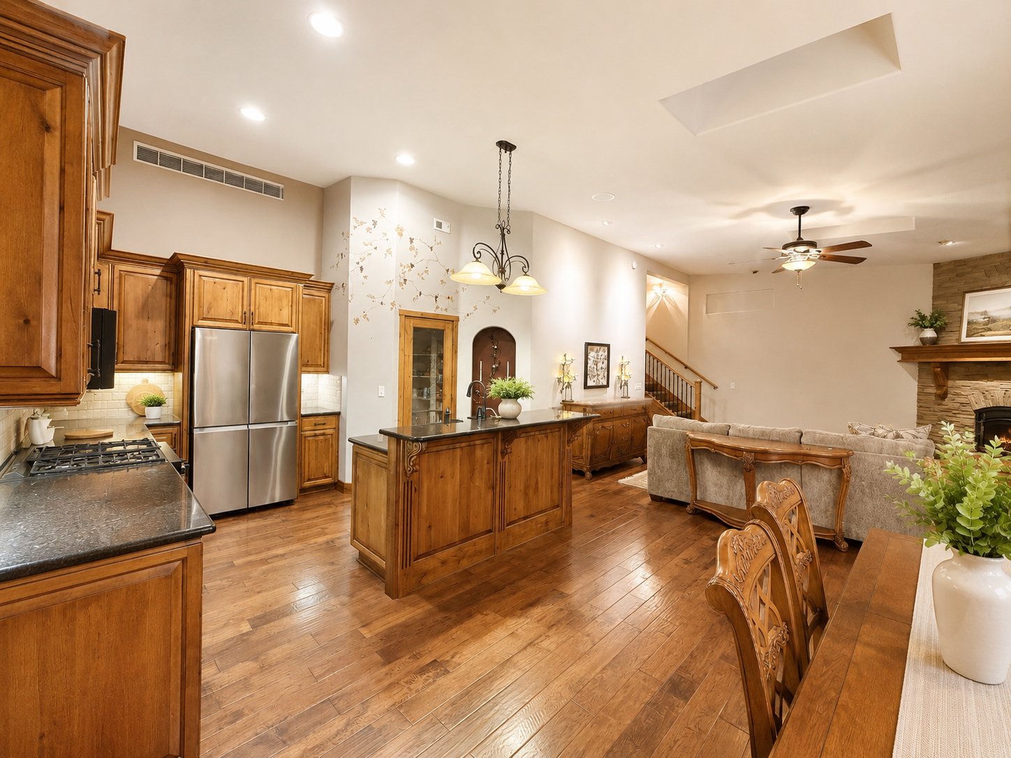 Chico House: 2098 Lamb Ln