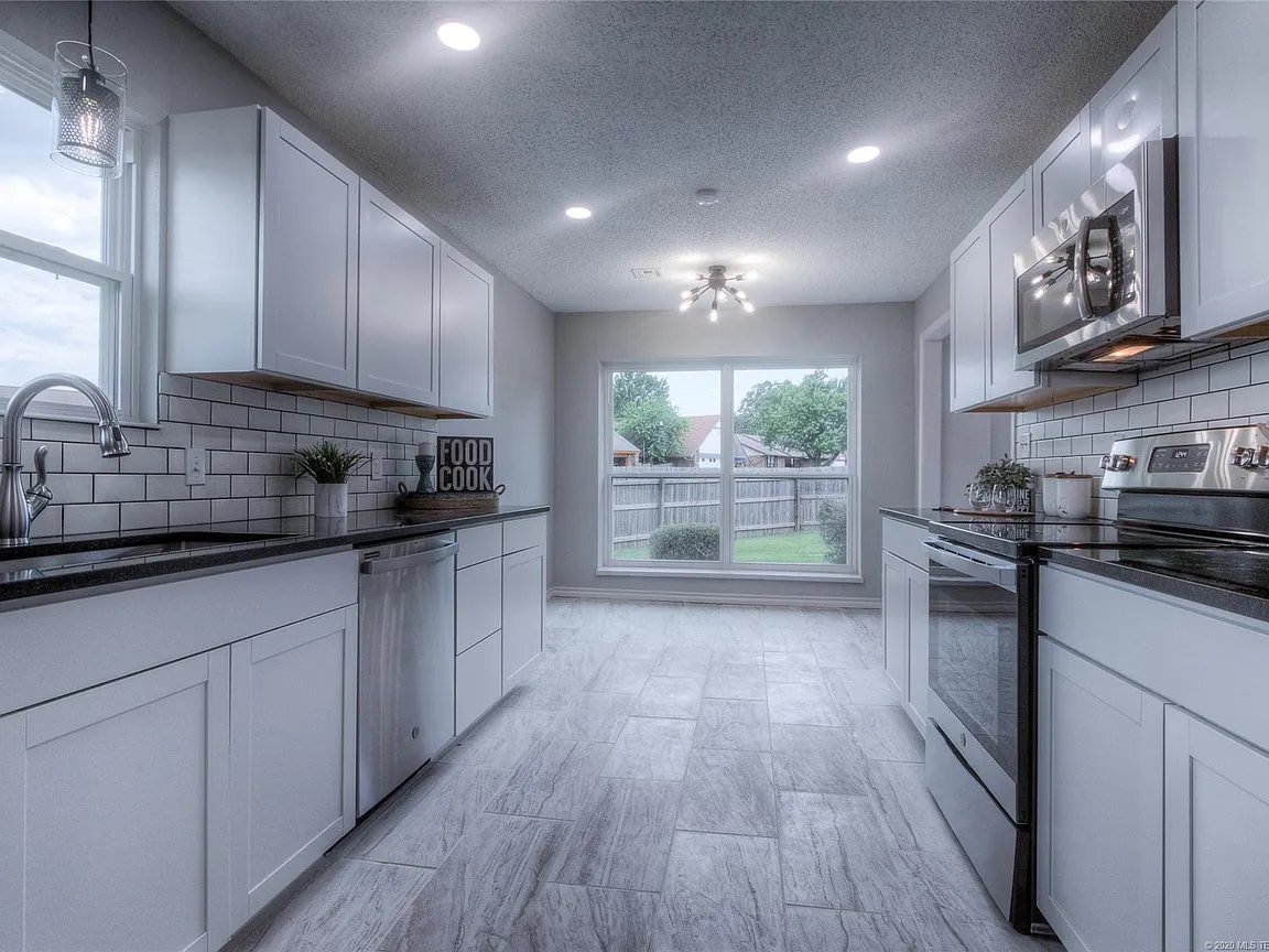 Tulsa House: 5926 S 90th East Ave