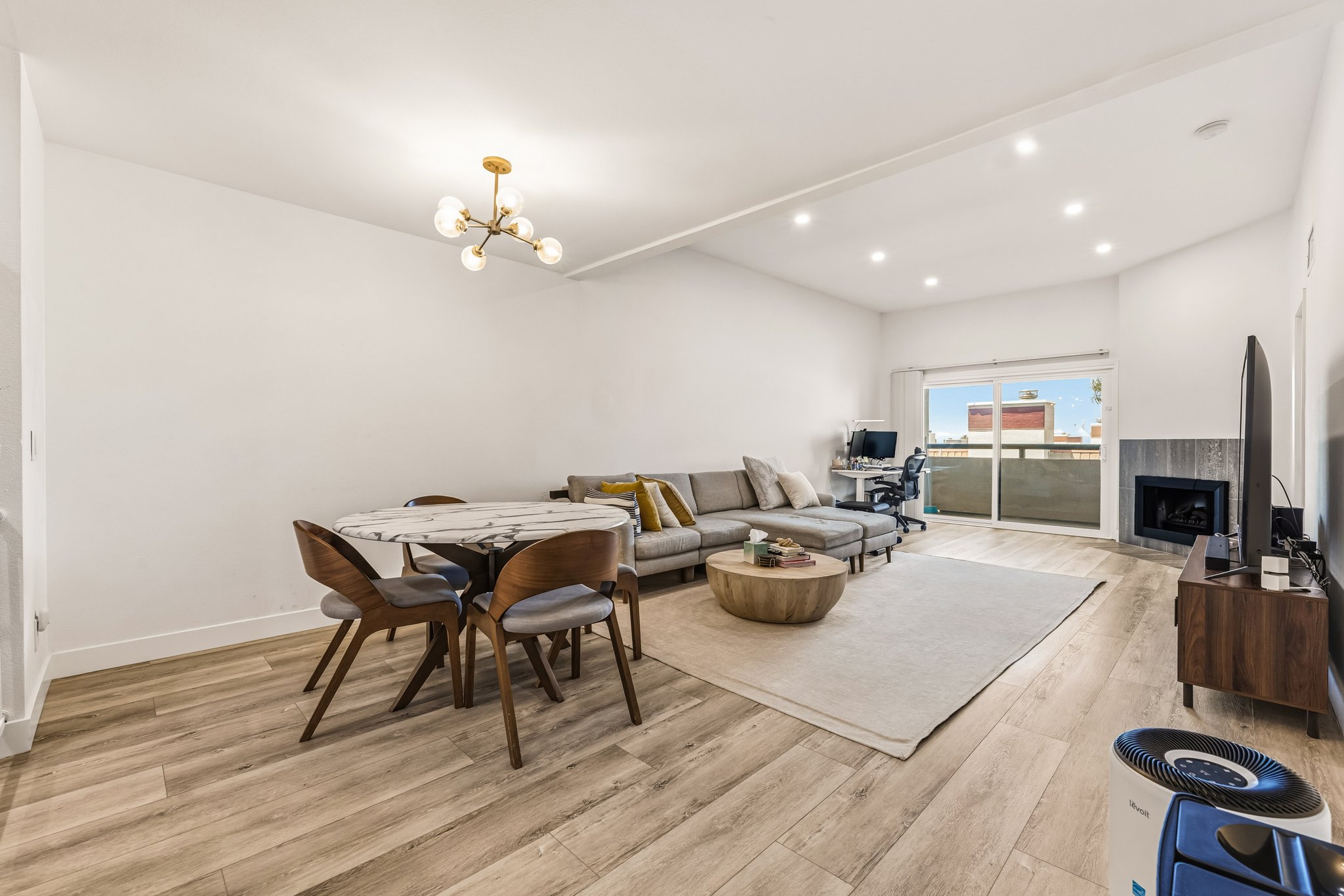 Playa del Rey Condo: 8300 Manitoba St