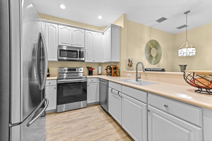 Greenacres Condo: 3043 Grandiflora Drive