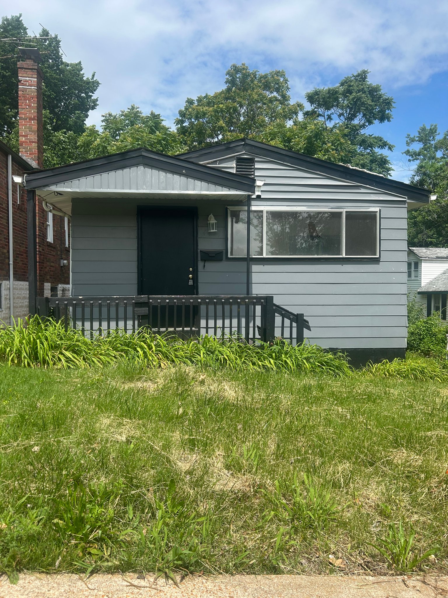 St. Louis House: 4211 Ravenwood Ave