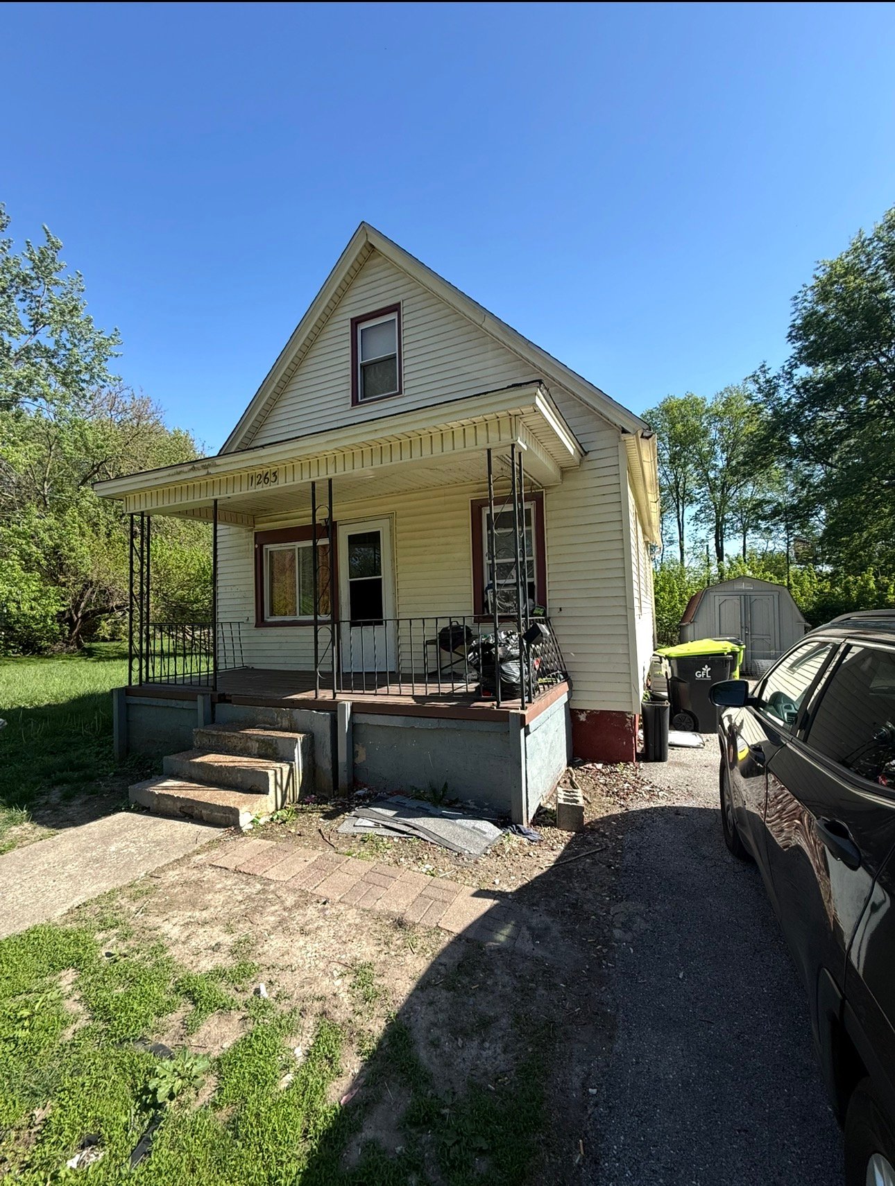 Decatur House: 1263 W Green St
