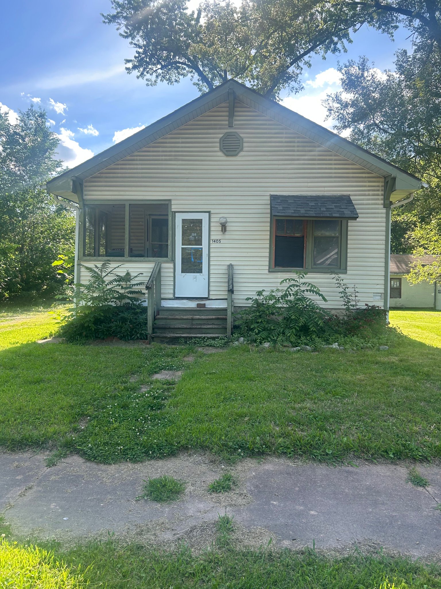 East St. Louis House: 1405 N 54th St