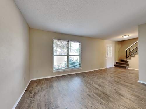 Grand Prairie House: 2613 Remmington Dr