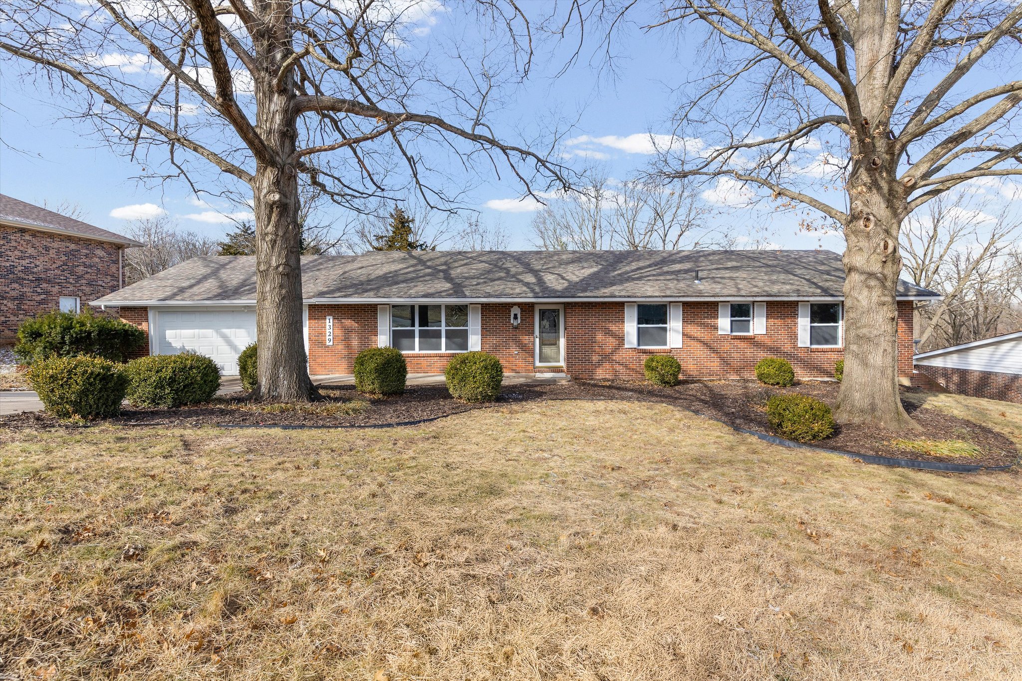 Jefferson City House: 1329 VIsta Campo