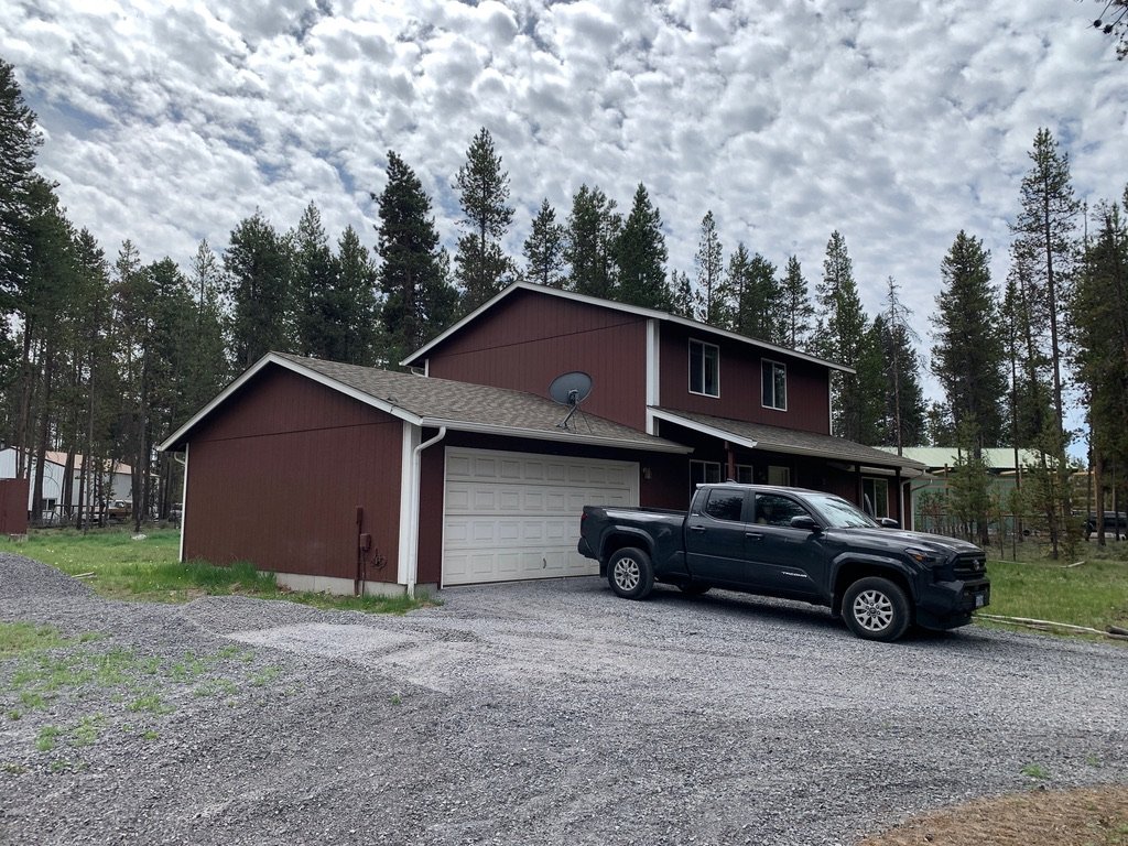 Bend House: 54660 Lady Bug Ln