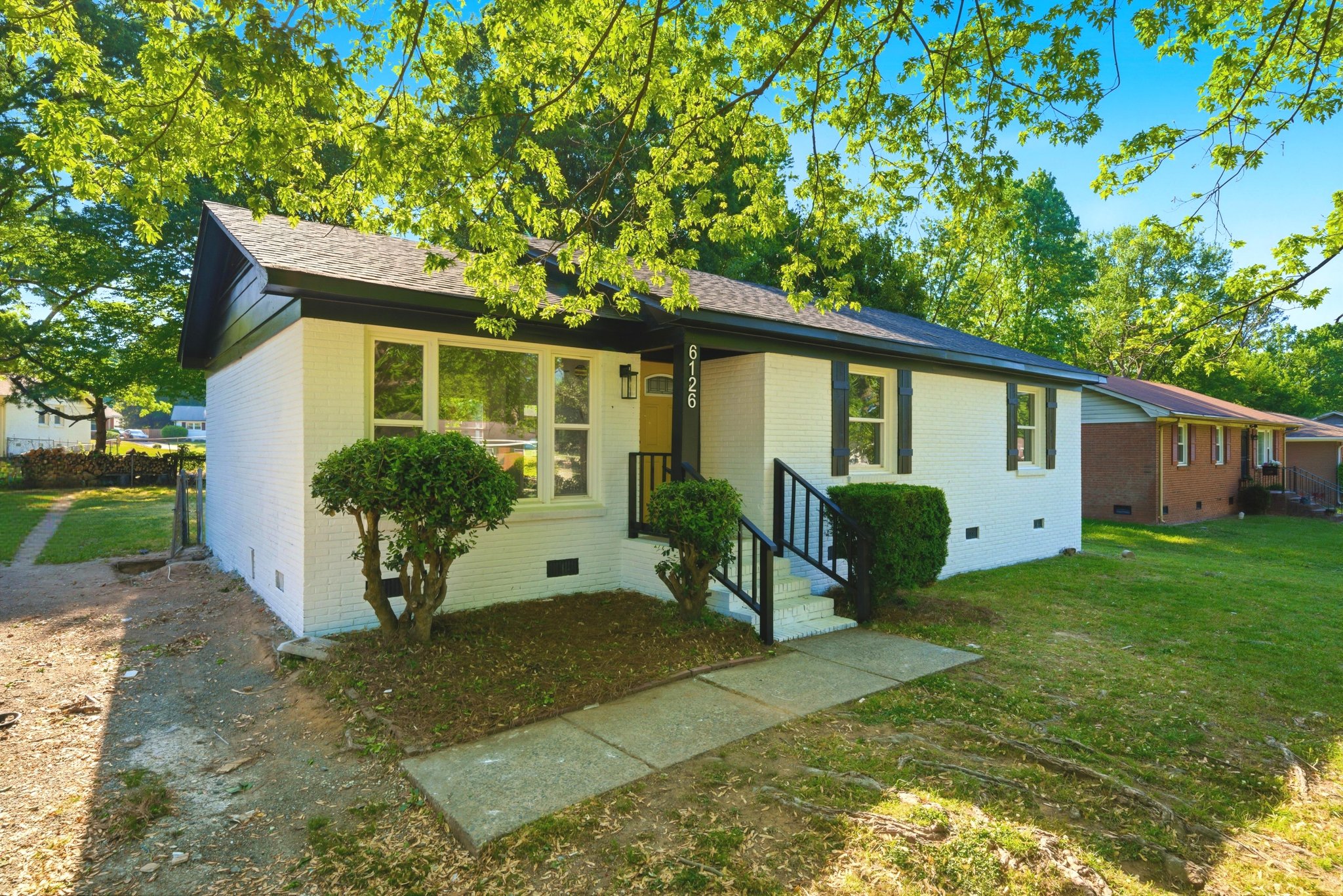 Charlotte House: 6126 Amberly Ln