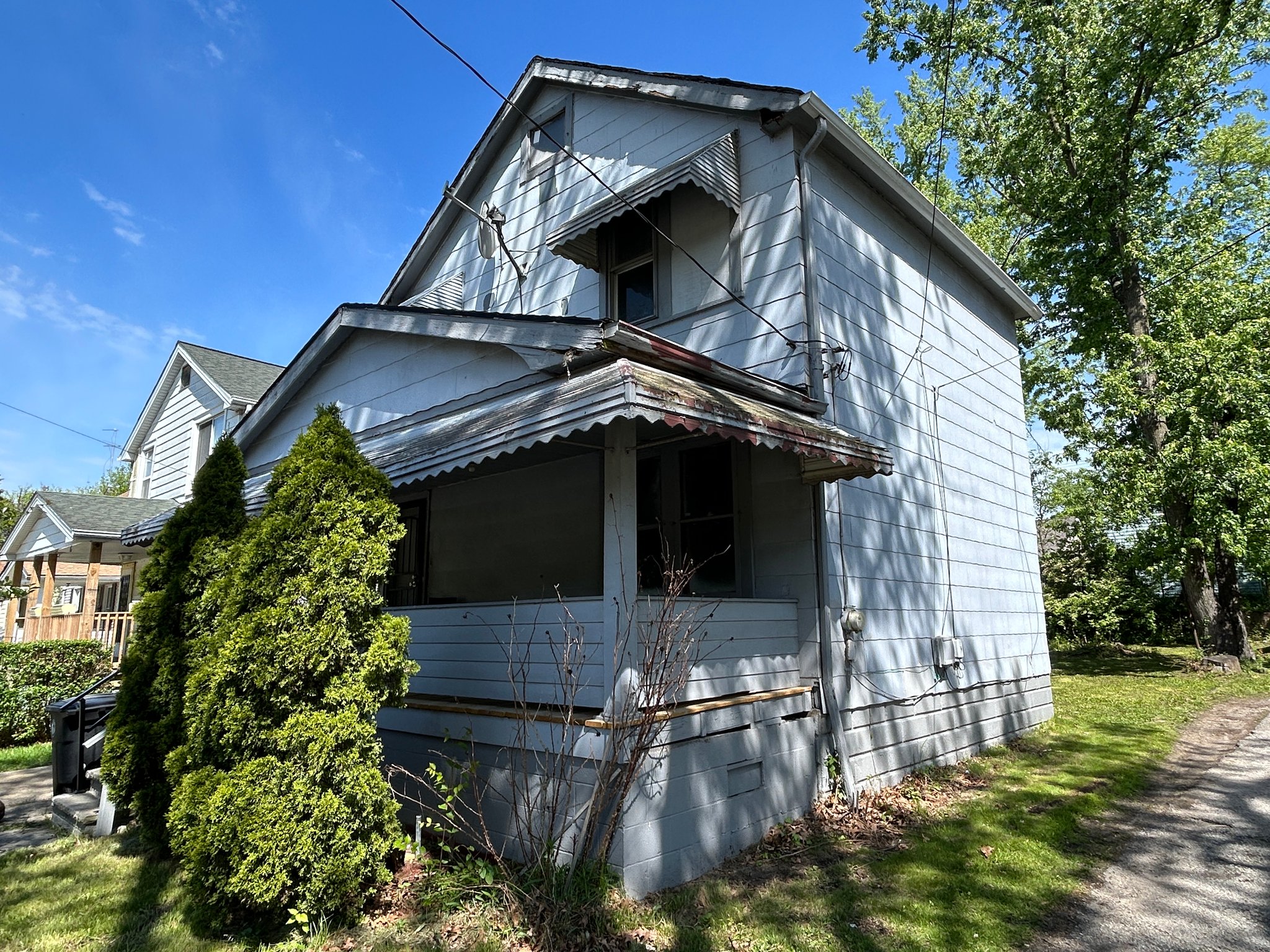 Cleveland House: 9535 Nelson Ave