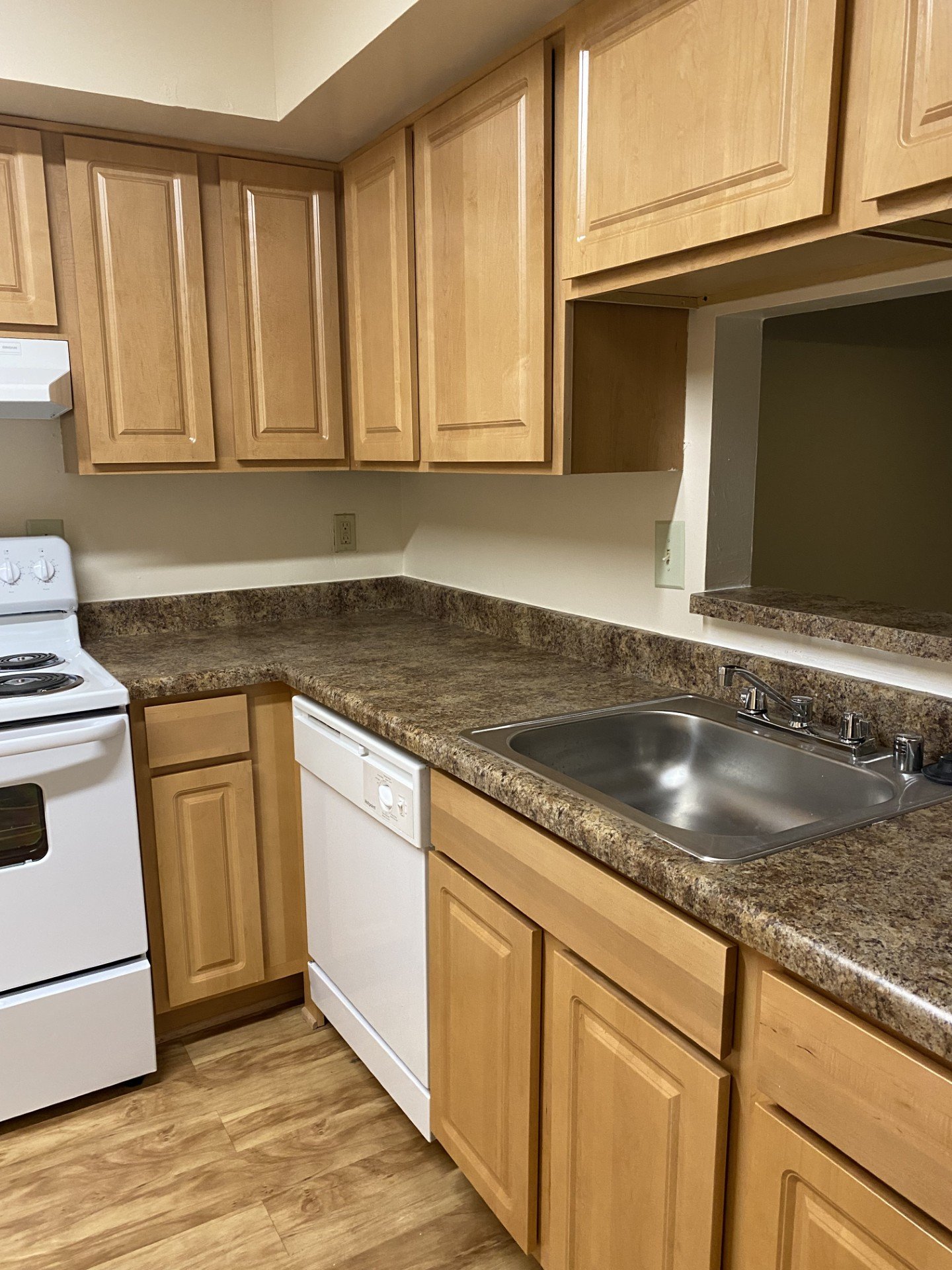 Washington Apartment: 3502 Commodore Joshua Barney Drive NE