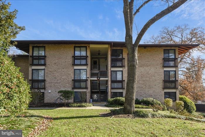 Annapolis Condo: 755 Fairview Ave